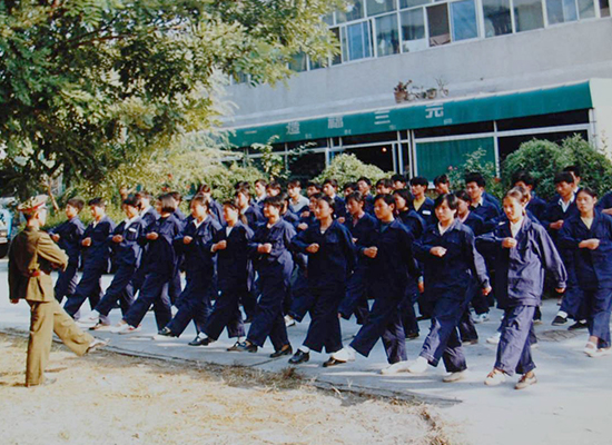 开云官方在线网页版-开云（中国）员工积极参加军训活动